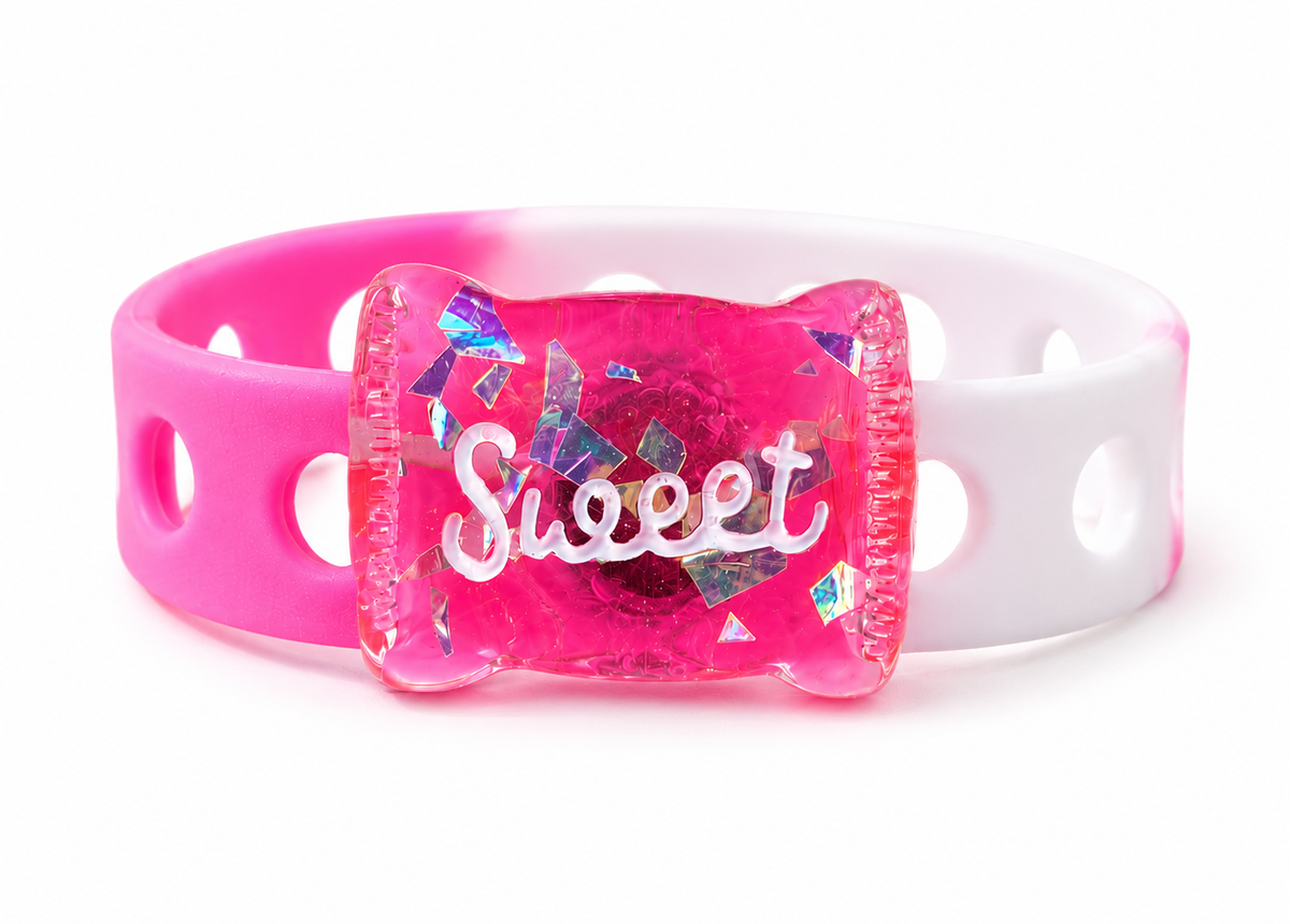 Add sparkle to your style with the Bubblegum Dreams Bracelet. Features a glitter-filled candy charm, pink and white adjustable band, and secure snap-lock closure.