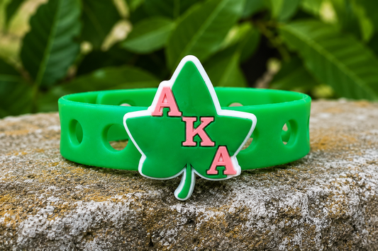 💚 Stylish AKA bracelet with a bold green ivy charm and adjustable band. Perfect for probate gifts 🎁, sorority events, and everyday wear.
