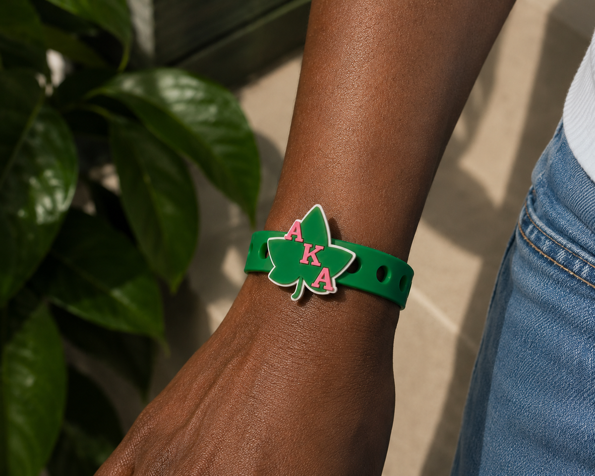 💚 Stylish AKA bracelet with a bold green ivy charm and adjustable band. Perfect for probate gifts 🎁, sorority events, and everyday wear.