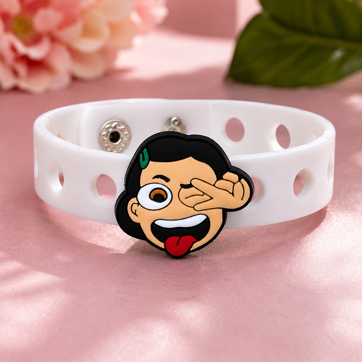 😂 Fun kids bracelet with a goofy emoji-inspired charm and adjustable band. Perfect for gifts 🎁, parties 🎉, and everyday style.