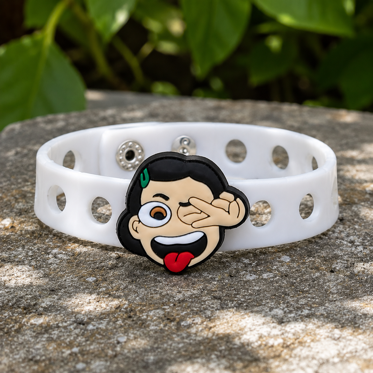😂 Fun kids bracelet with a goofy emoji-inspired charm and adjustable band. Perfect for gifts 🎁, parties 🎉, and everyday style.