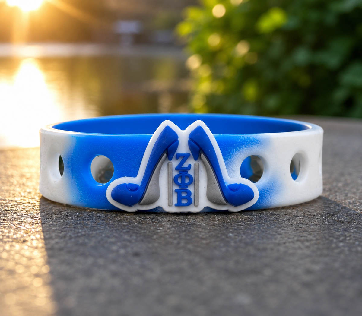 💙 Elegant blue-and-white sorority-inspired bracelet featuring a bold ΖΦΒ high heel centerpiece on a comfortable silicone band. Perfect for Greek life gifts and sisterhood pride.