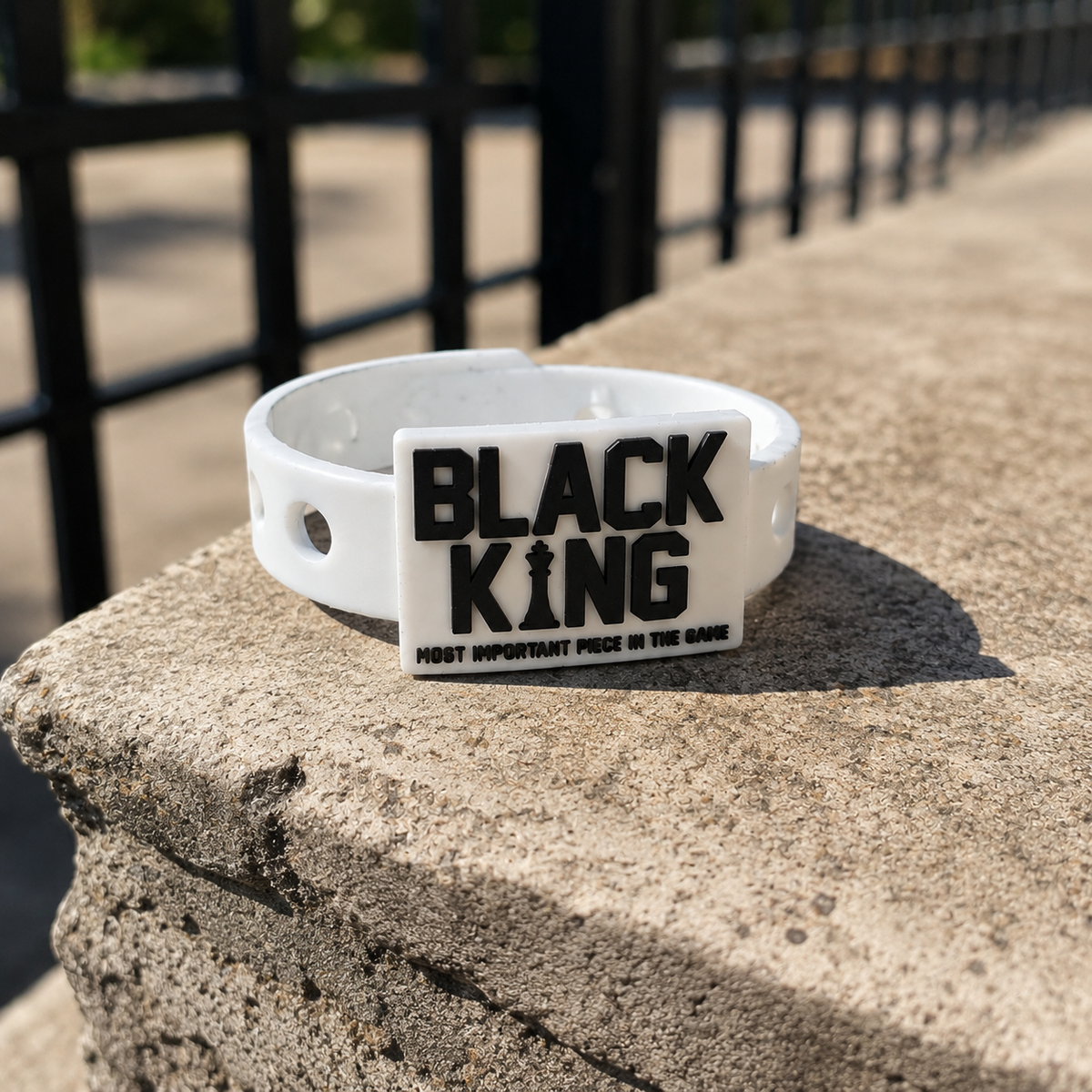 🖤 Powerful BLACK KING silicone bracelet inspired by leadership, confidence, and strength. Stylish statement bracelet designed for modern kings and everyday wear.