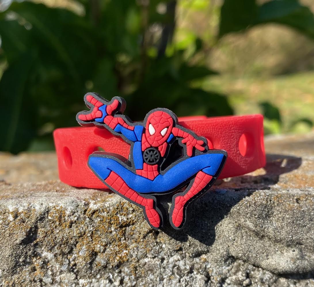 🕷️ Fun superhero-inspired kids bracelet with a colorful adjustable design. Perfect for birthday gifts 🎁, party favors 🎉, and everyday wear.